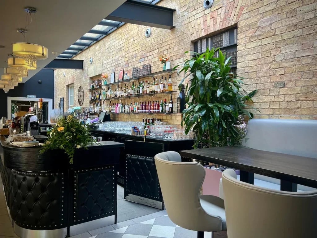 Poets House, sonnet bar & lounge