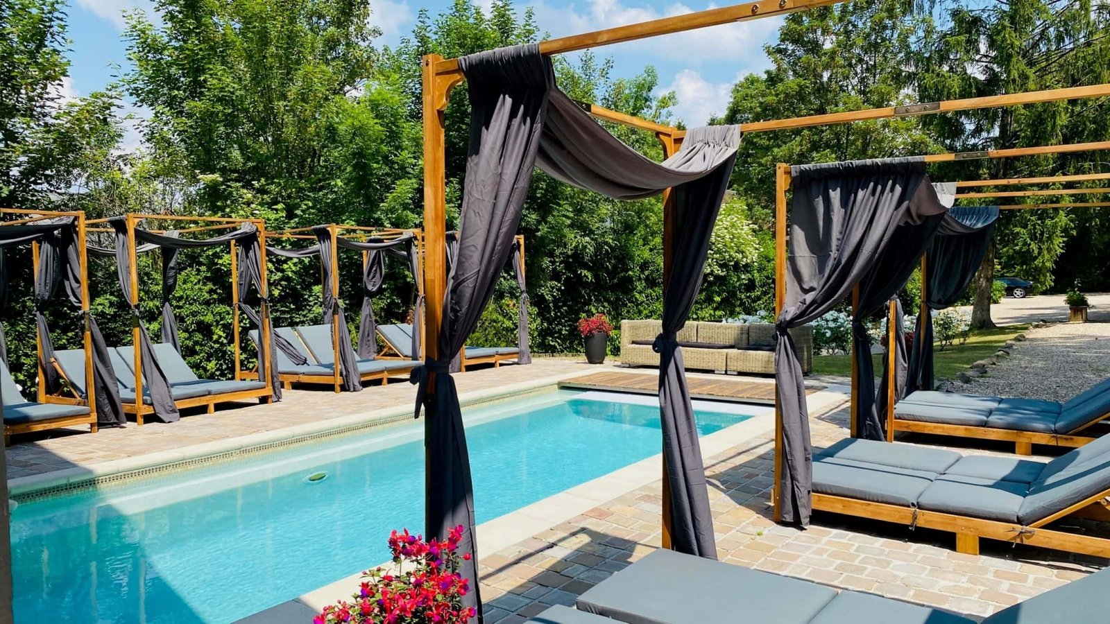 La Licorne, the pool
