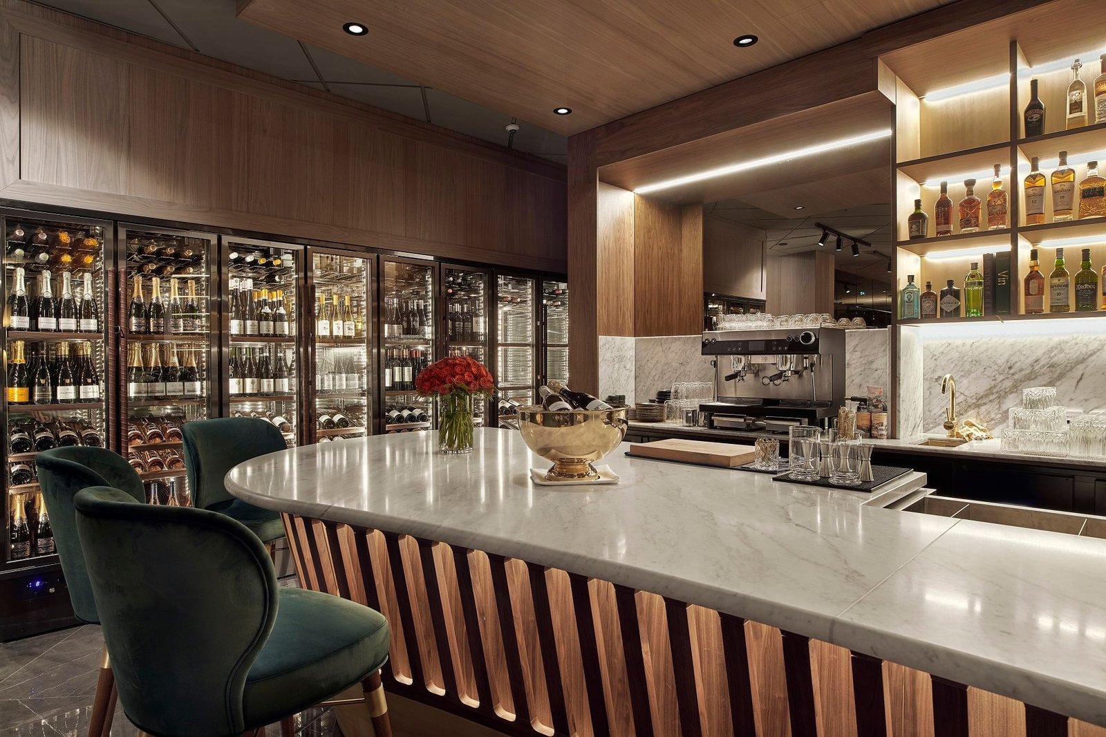Hotel Riverton, at the table