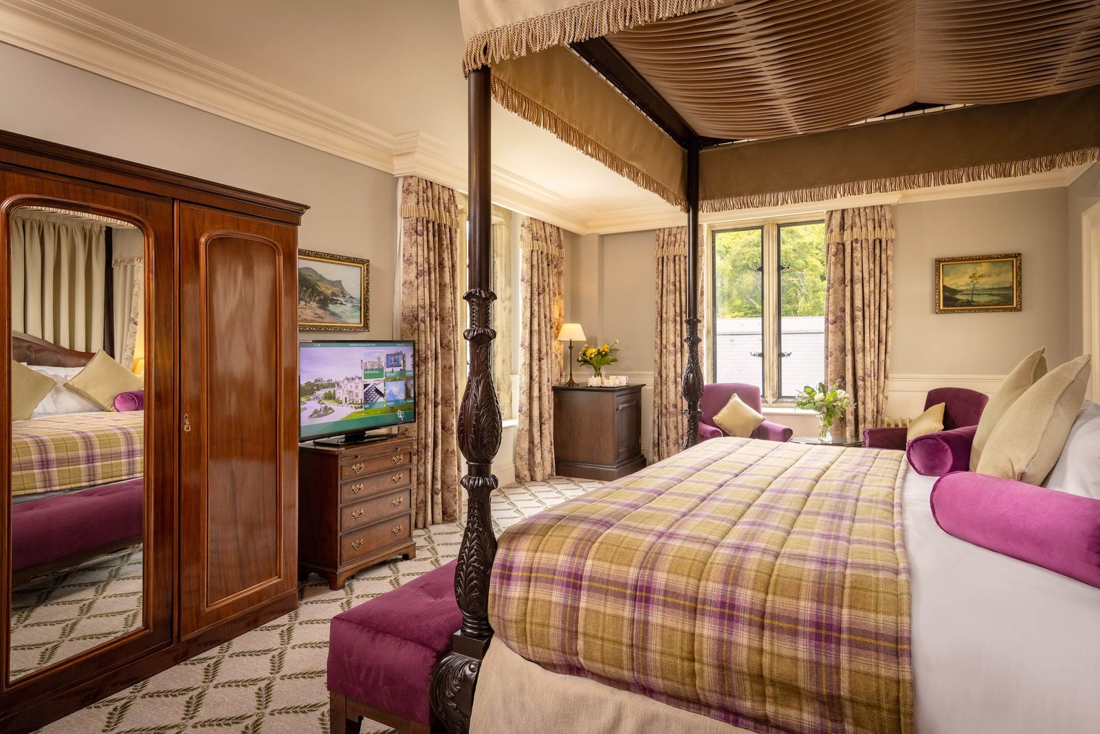 Lough Eske Castle, rooms