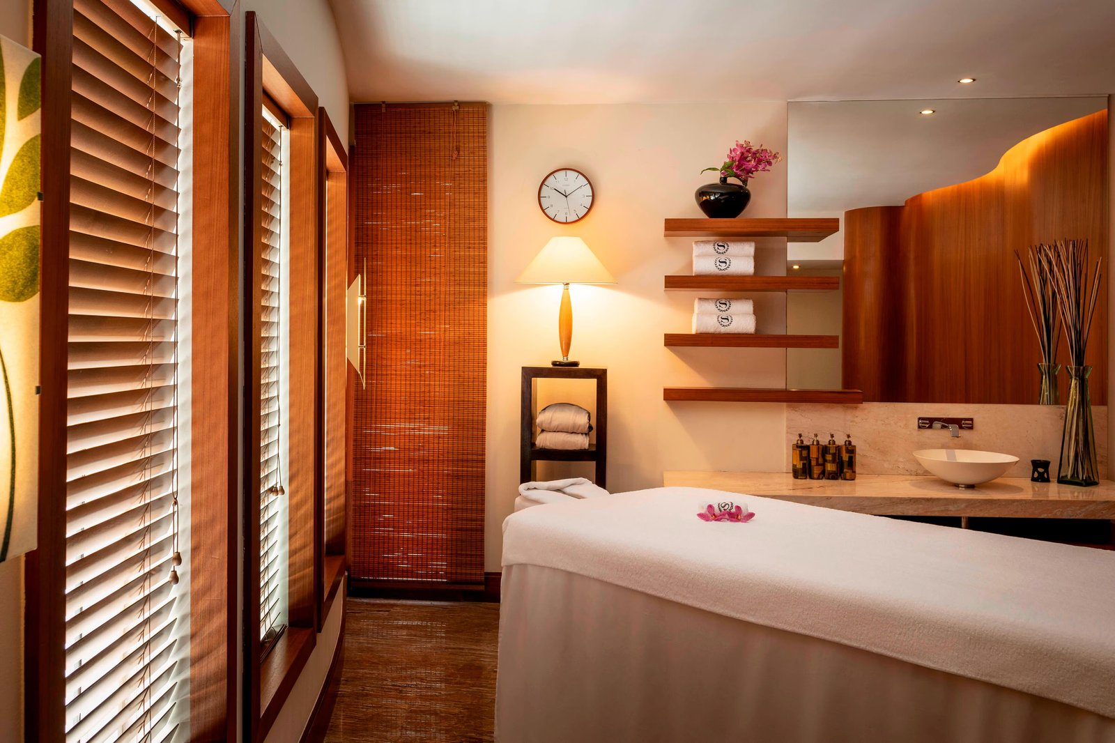 Sheraton Dubai Creek Hotel & Towers — vibe