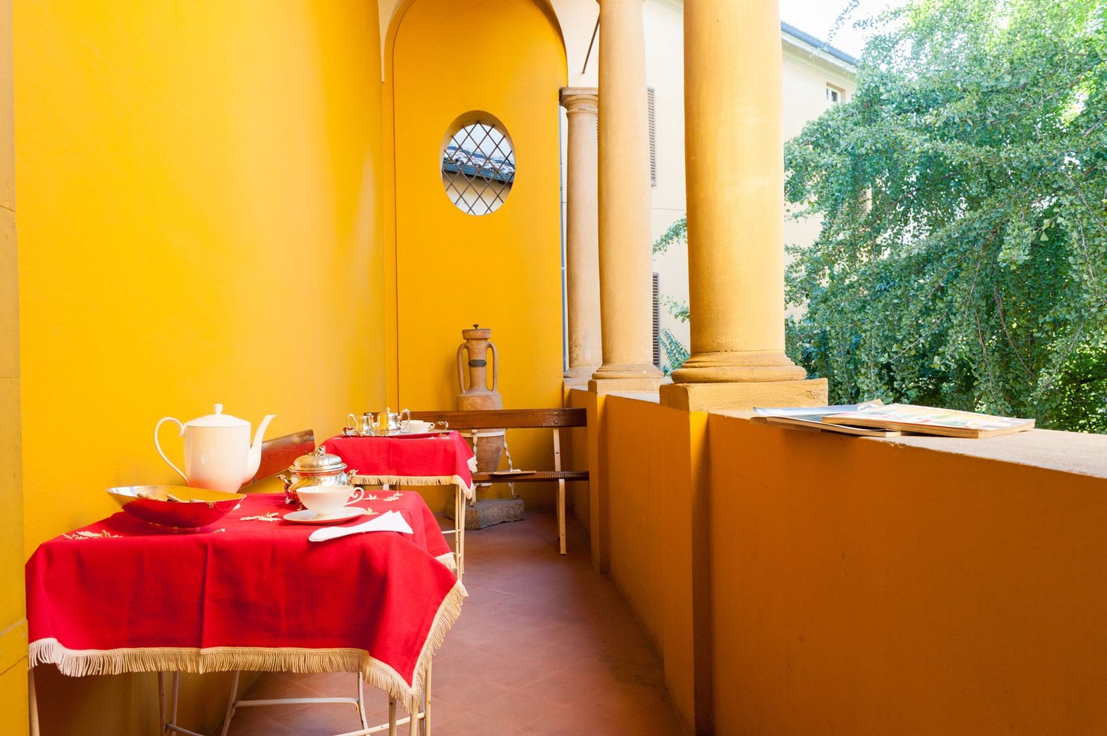 Casa Bertagni, at the table