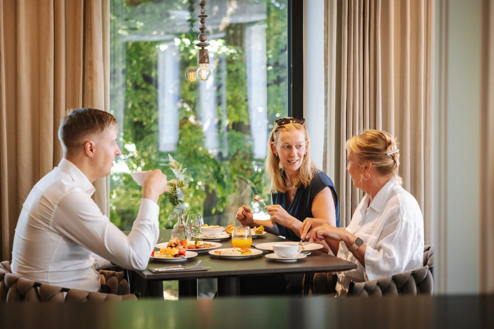 Lydia Hotel, hõlm