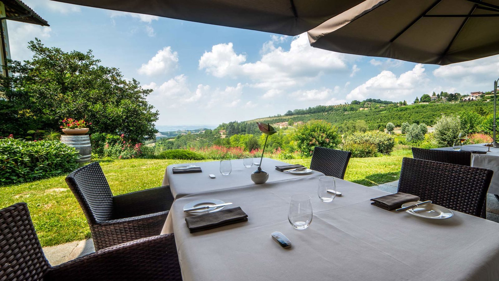 Relais Villa d'Amelia, at the table