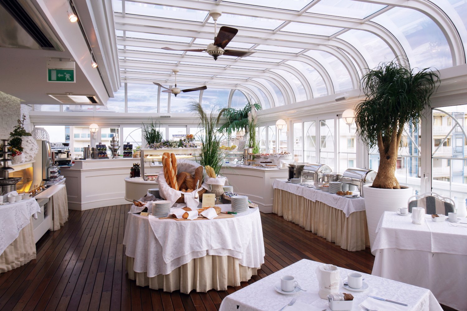 Hotel Italia Palace, at the table
