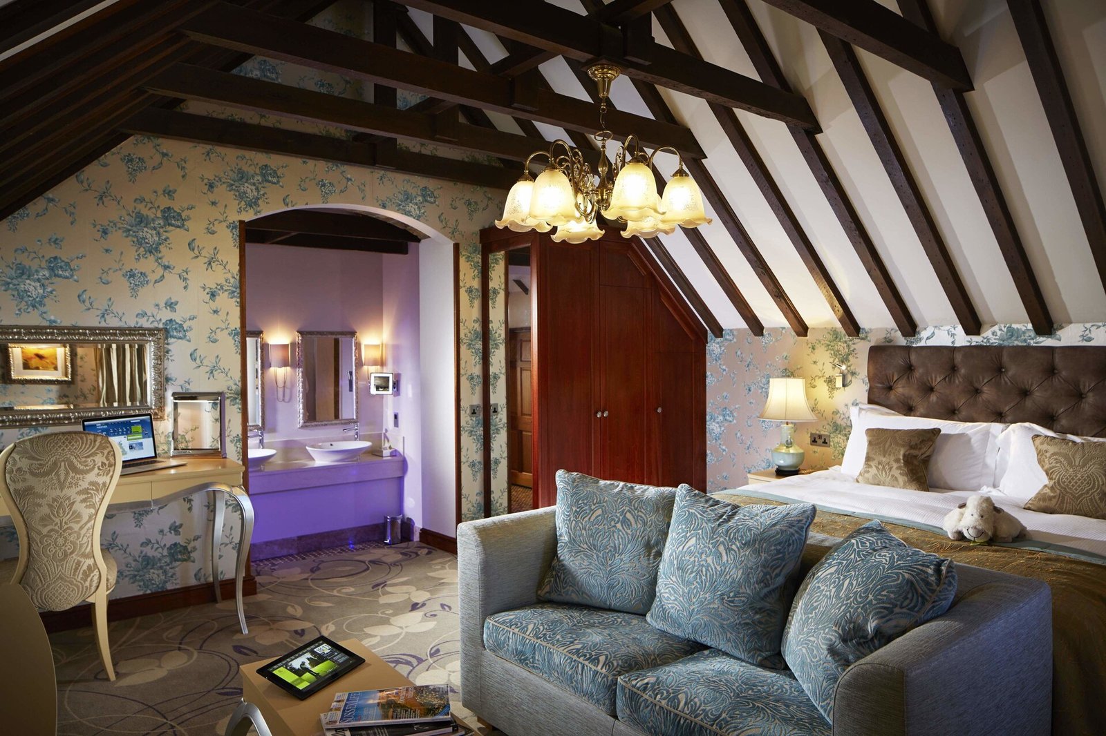 South Lodge, rooms
