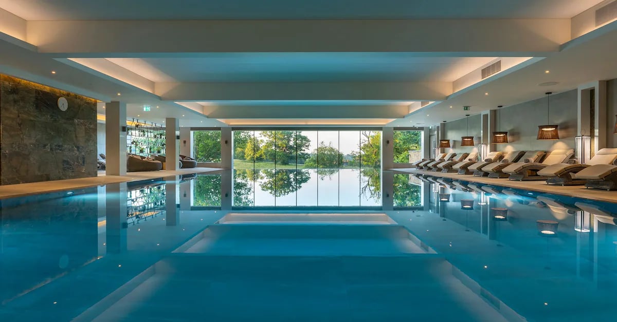 South Lodge, the pool