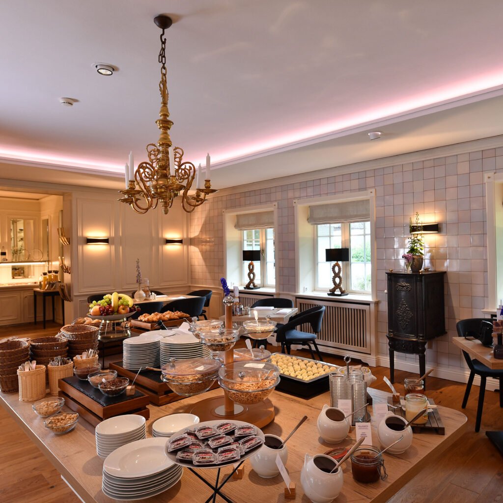 BENEN-DIKEN-HOF . HOTEL . SYLT, at the table