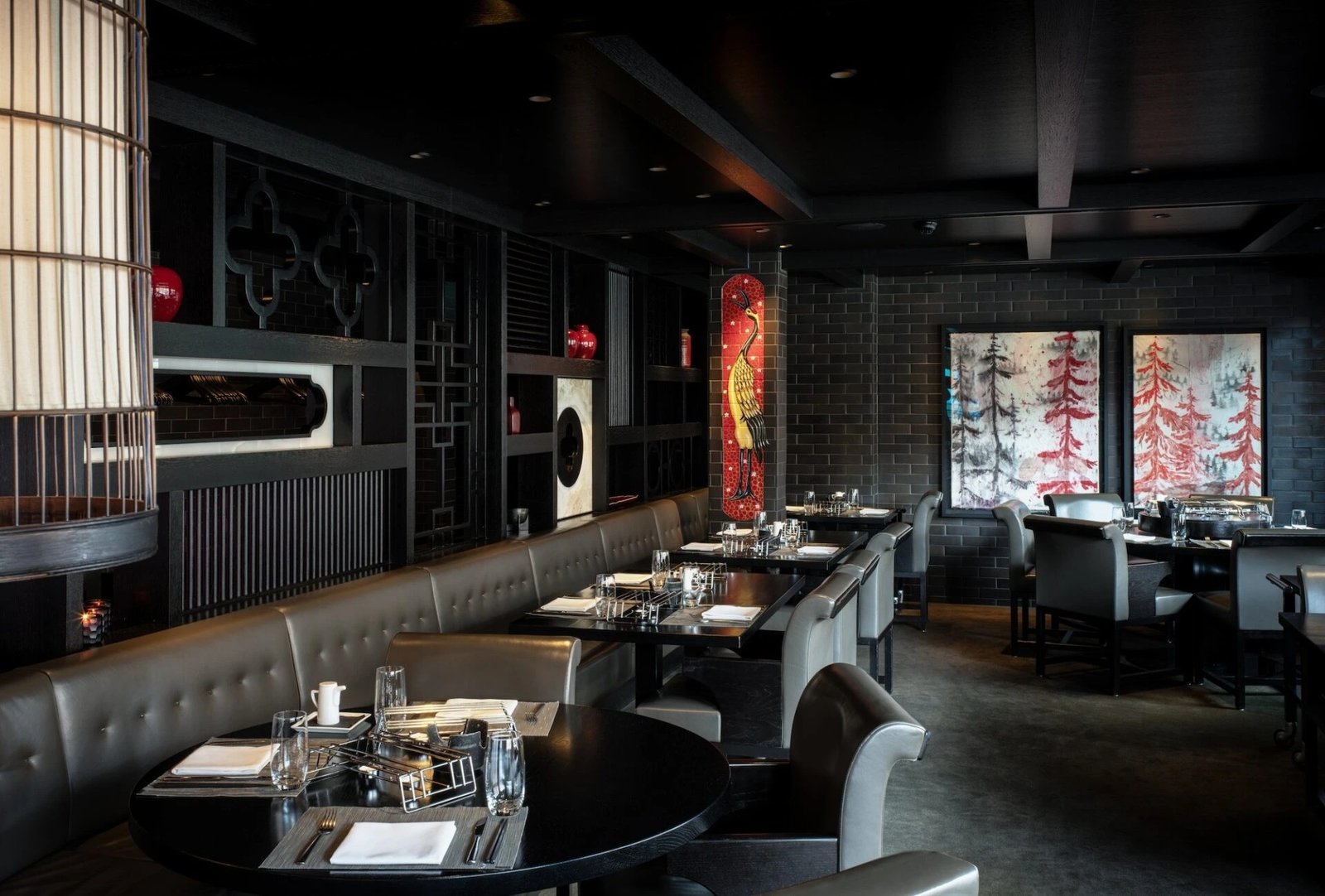 Grischa – Das Hotel Davos, golden dragon