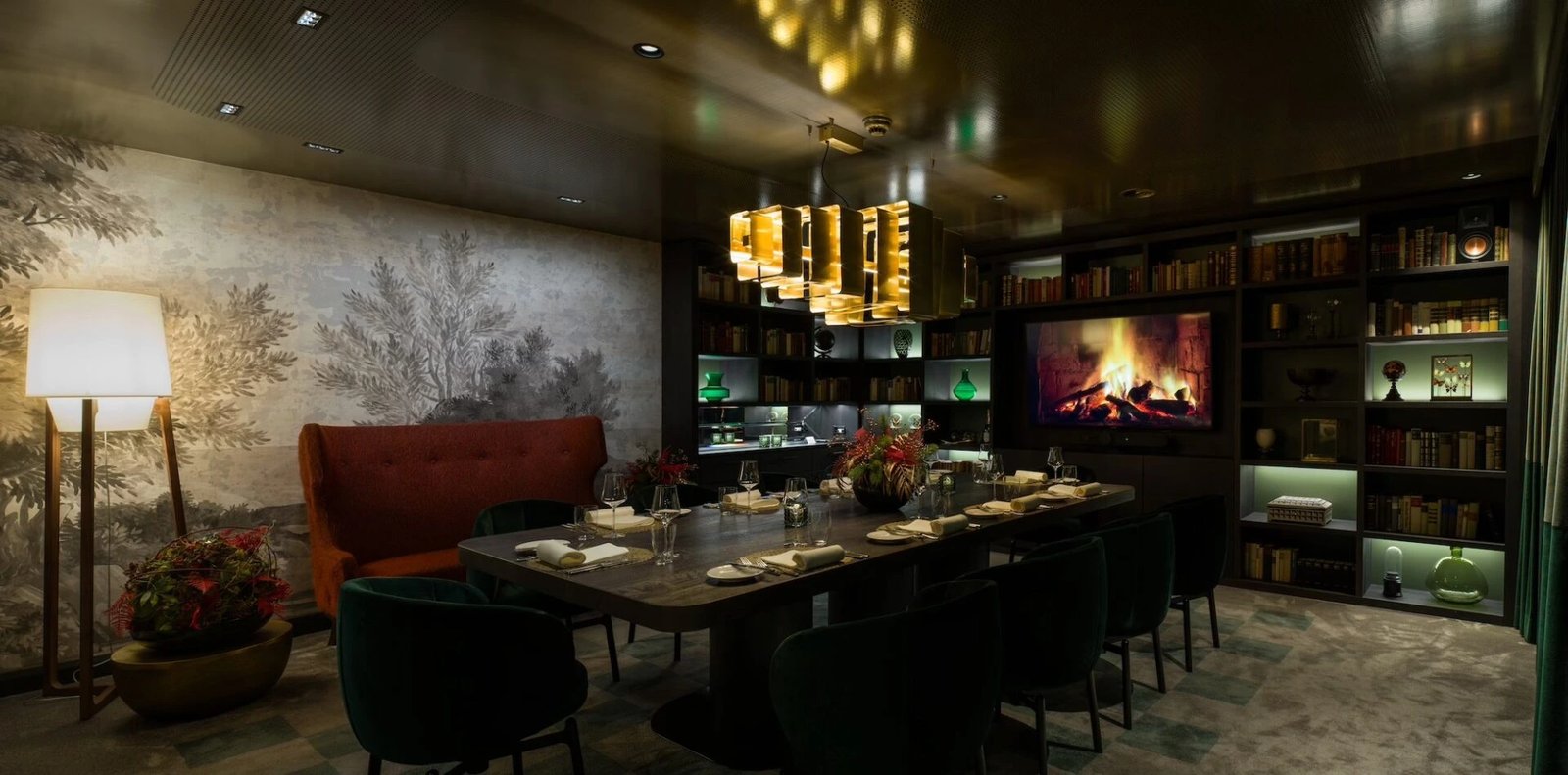 Grischa – Das Hotel Davos, at the table