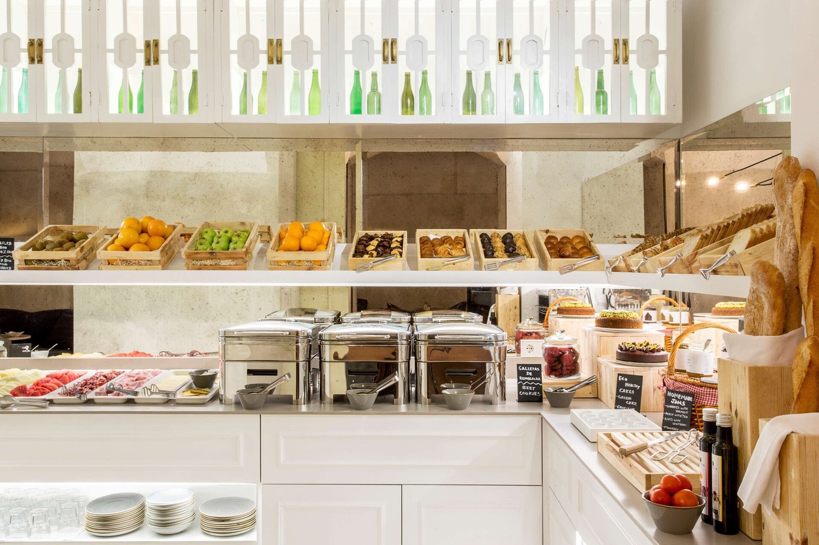 Hotel MidMost Barcelona by Majestic Hotel Group, at the table