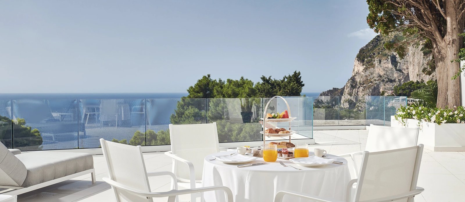 Hotel La Scalinatella, at the table