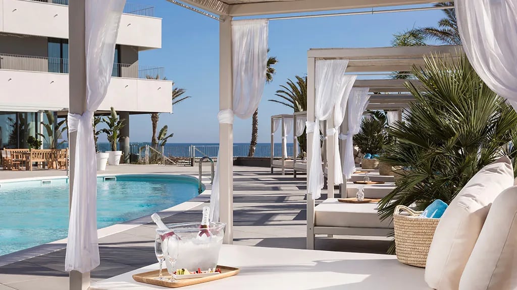 ME Sitges Terramar, spa and daybeds