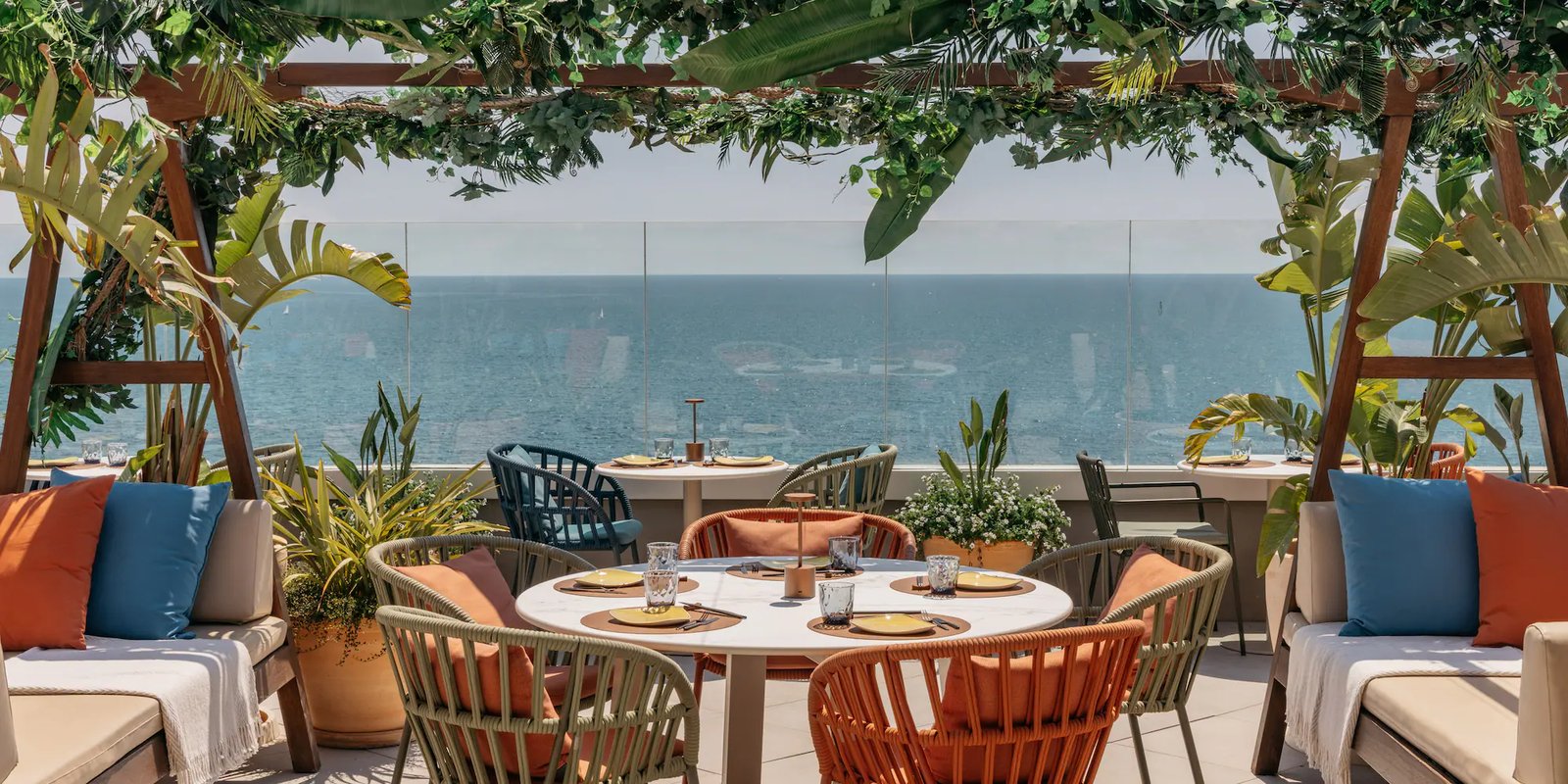 ME Sitges Terramar, radio rooftop bar sitges