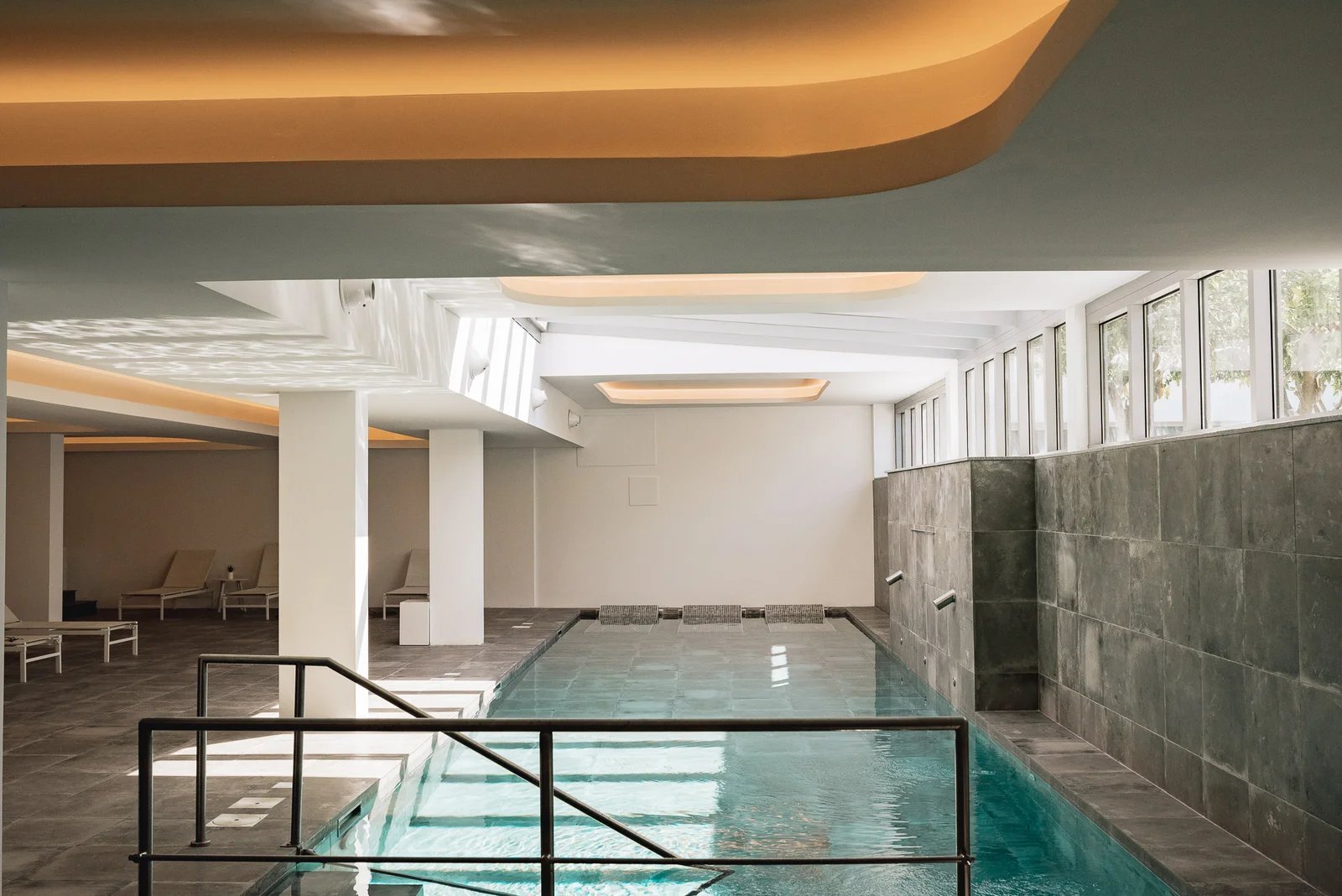 M'ar de Ar Aqueduto, the pool