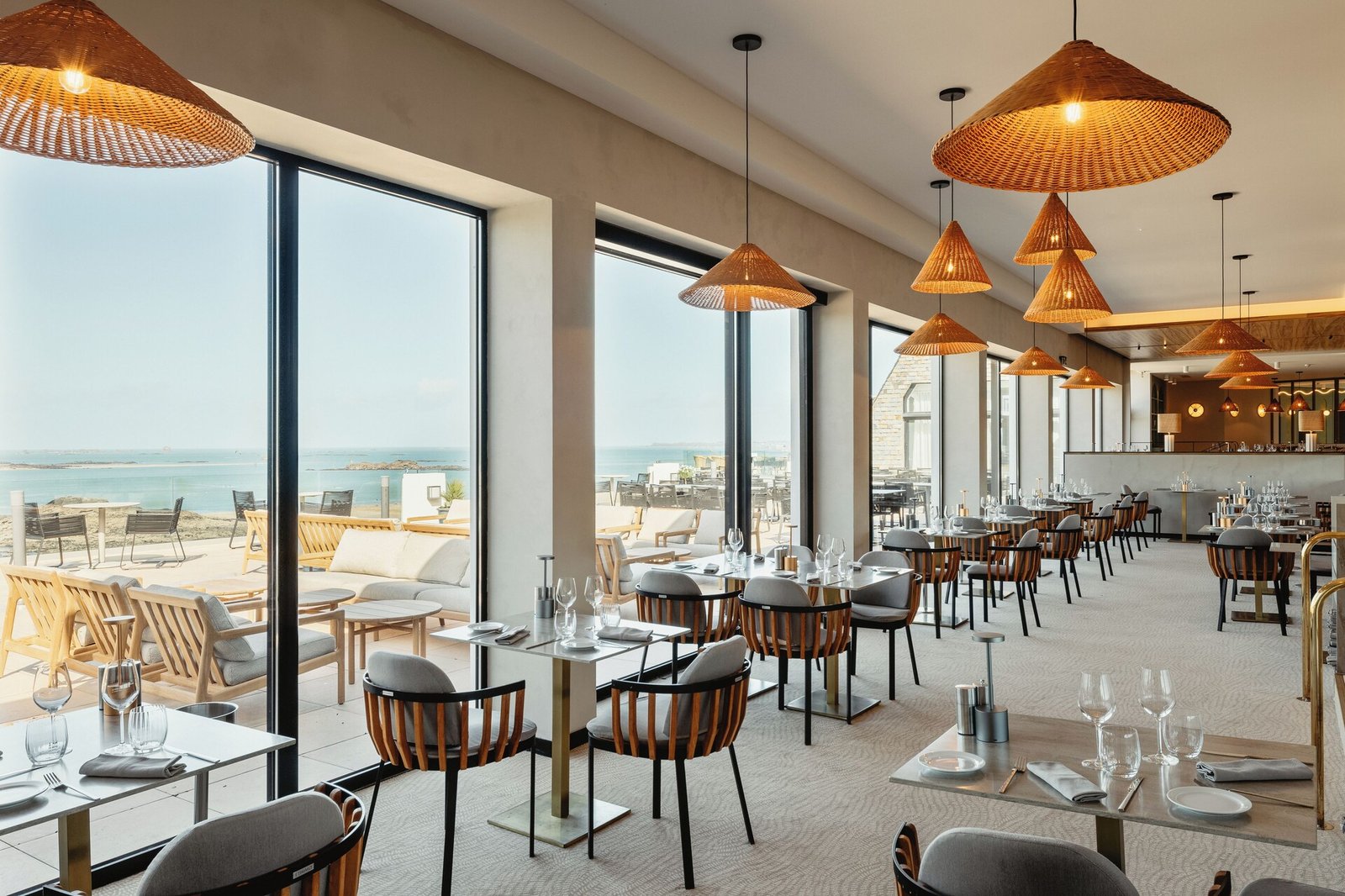 EMERIA Dinard Hôtel Thalasso & Spa, at the table