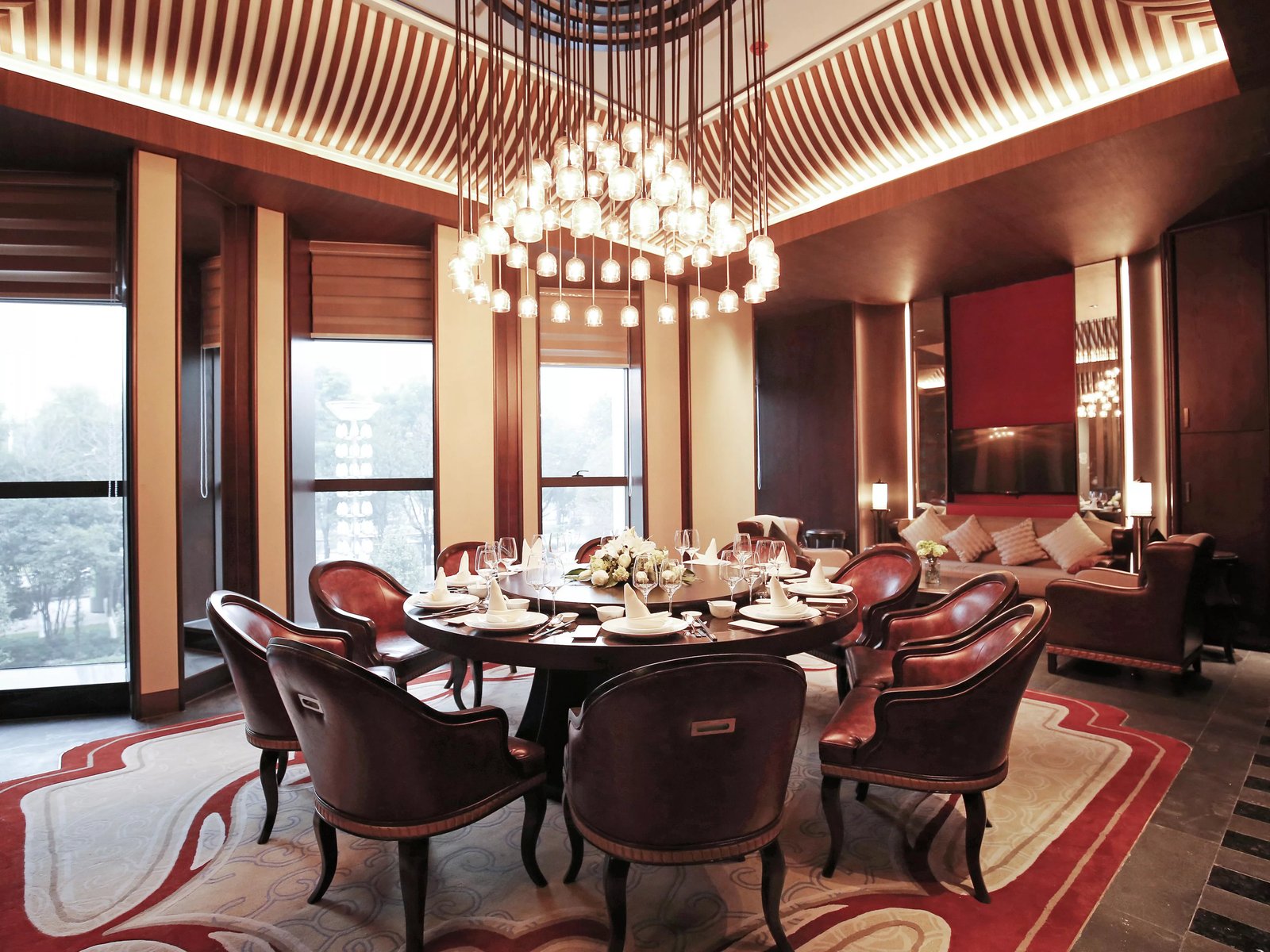 voco Hangzhou Binjiang Minghao, at the table