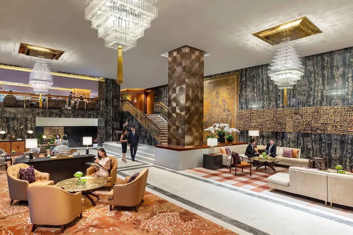 Mandarin Oriental Hong Kong — vibe