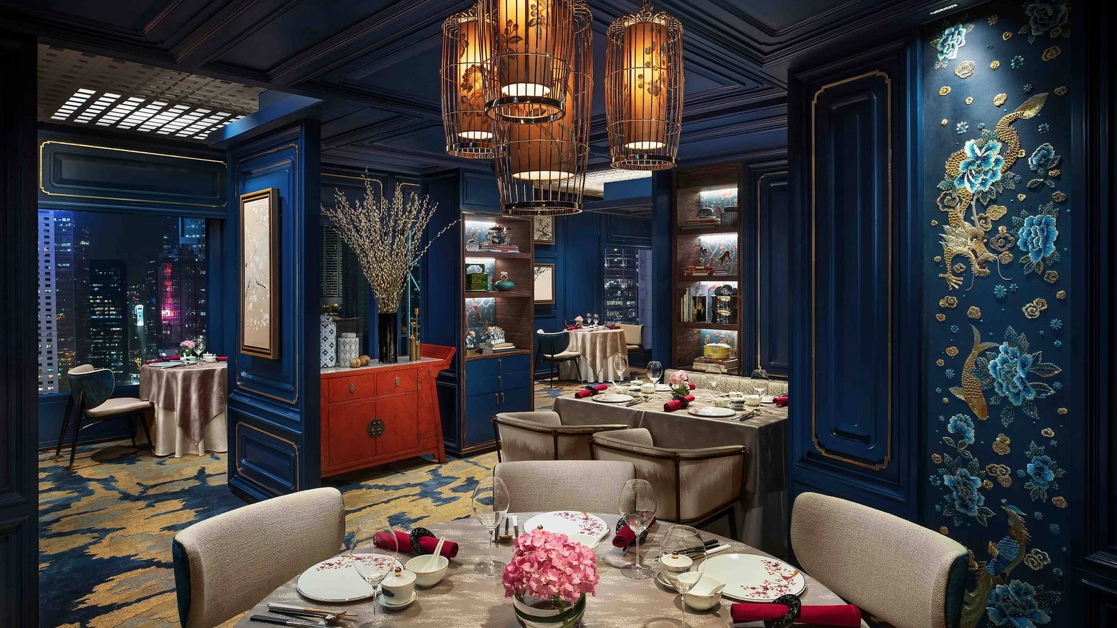 Mandarin Oriental Hong Kong — vibe