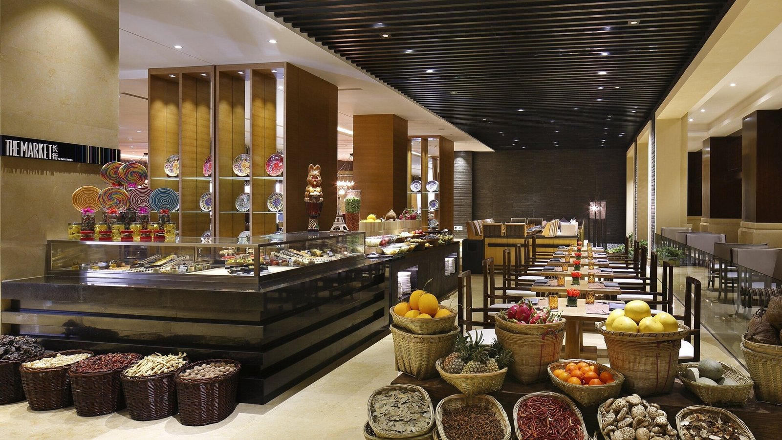 InterContinental Kunming, at the table
