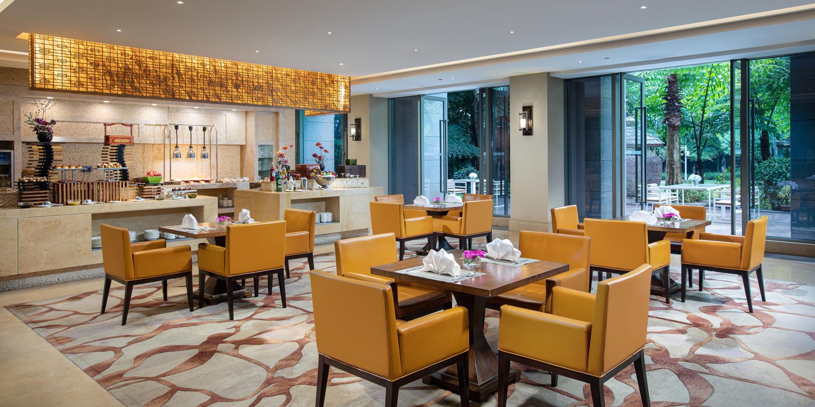 InterContinental Kunming, at the table