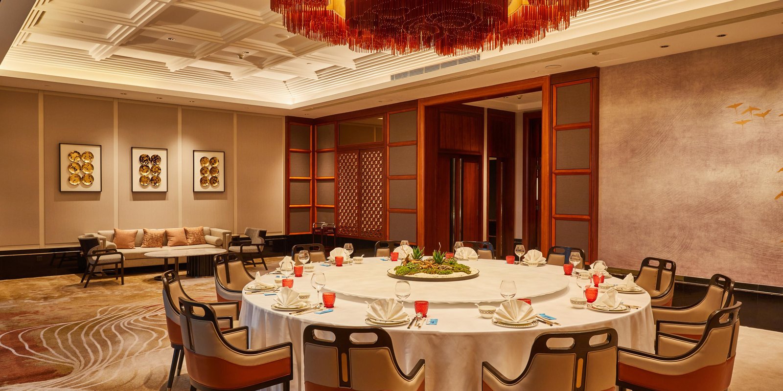InterContinental Foshan, at the table