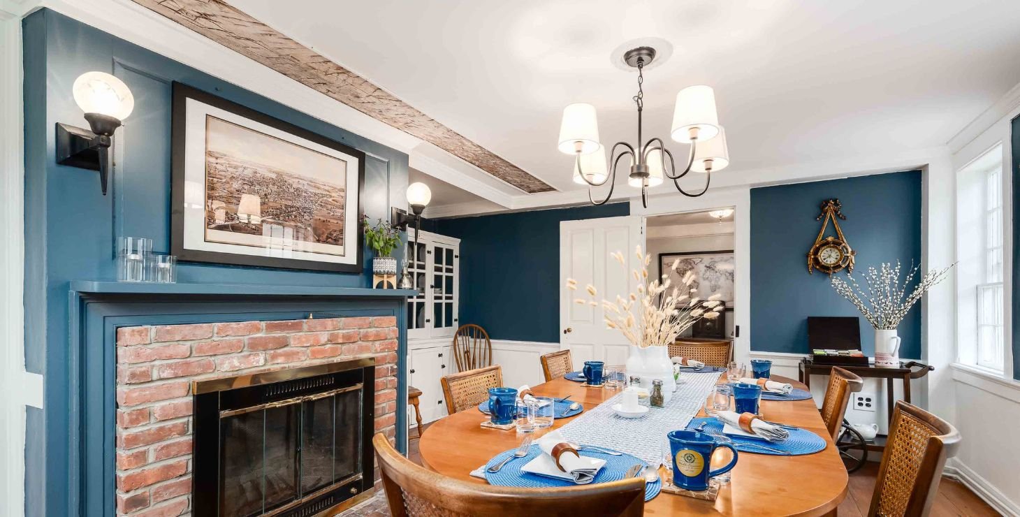 Waldo Emerson Inn, at the table