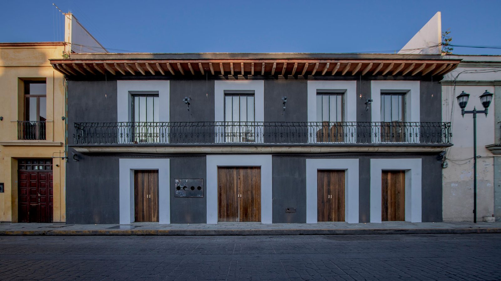 Hotel Sin Nombre, how it began
