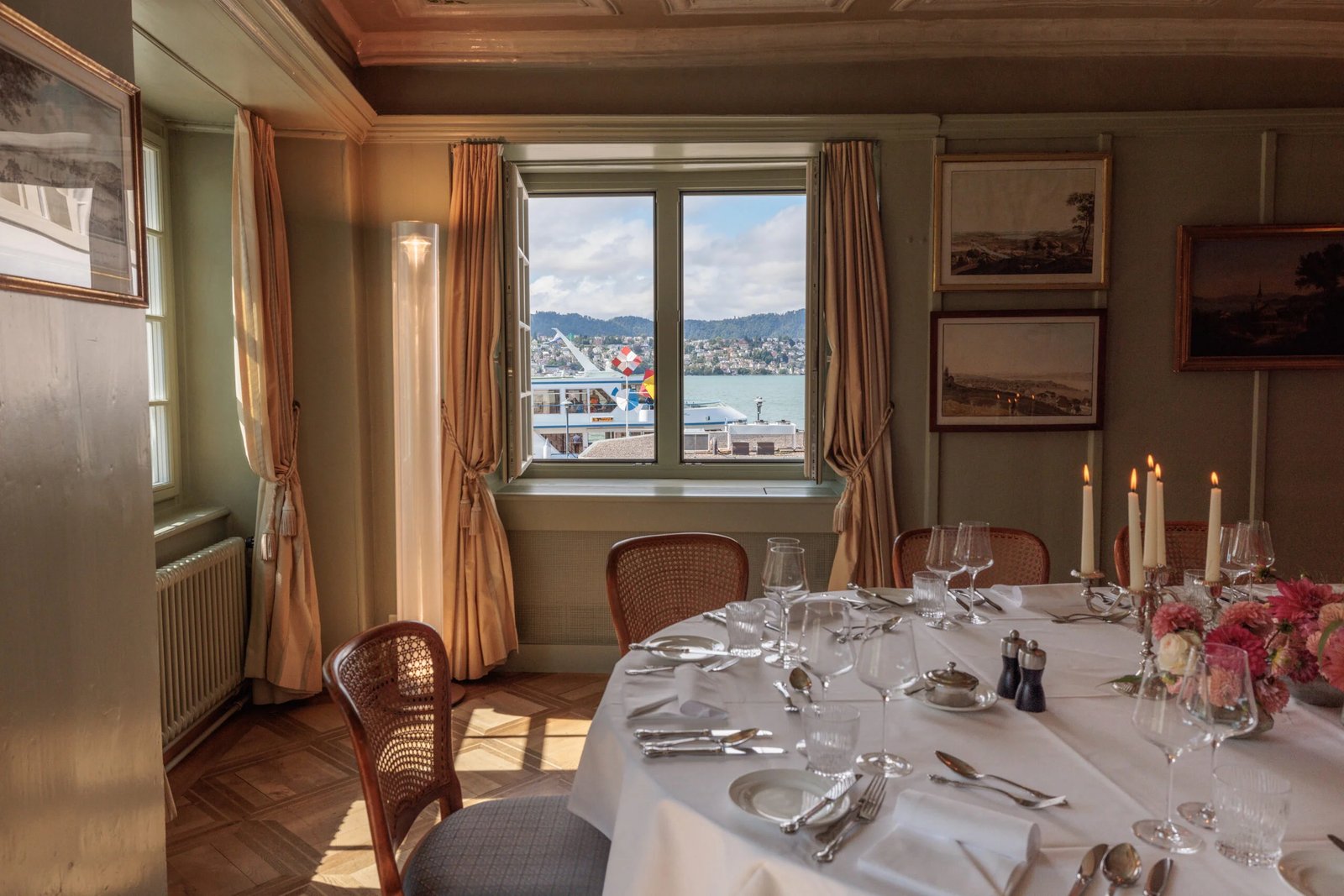 Boutiquehotel Sonne Küsnacht, at the table