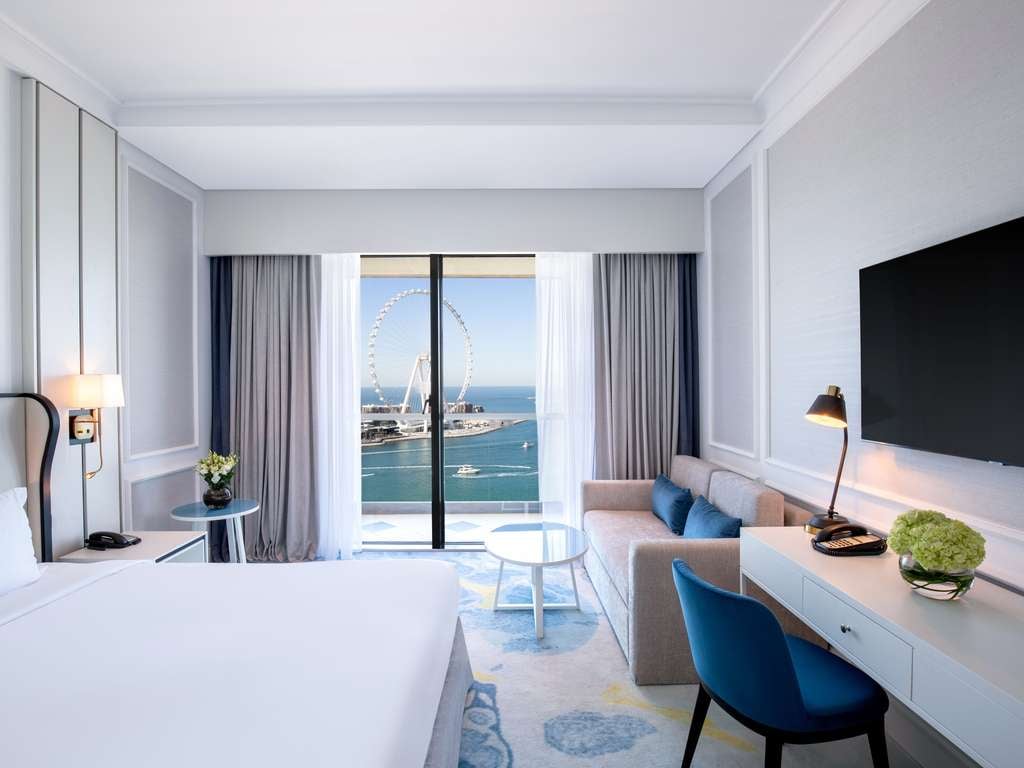 Sofitel Dubai Jumeirah Beach — vibe