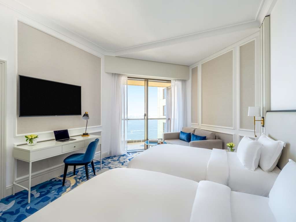 Sofitel Dubai Jumeirah Beach — vibe