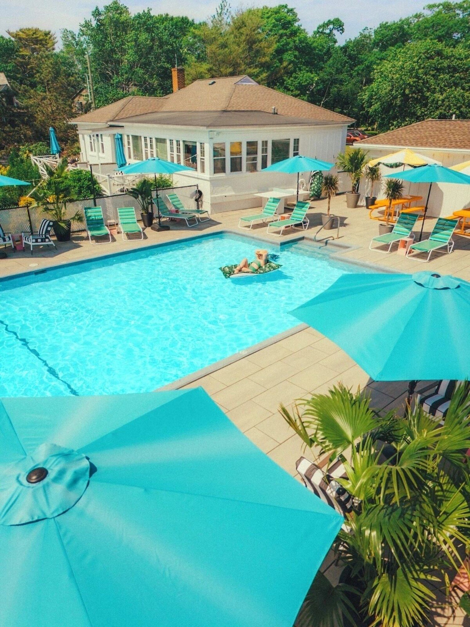 Rye Motor Inn, the pool