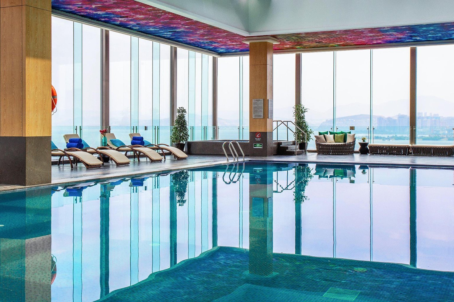 Hotel Indigo Dali Erhai, the pool