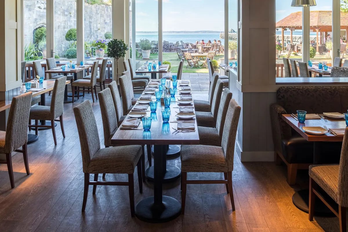 The George Hotel, the conservatory restaurant