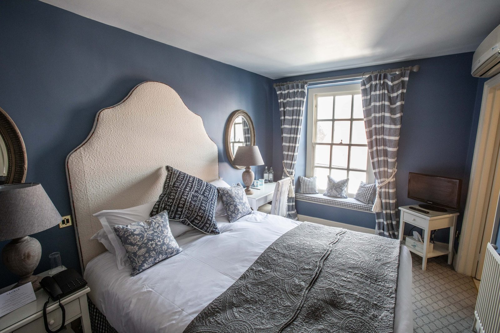The George Hotel, rooms