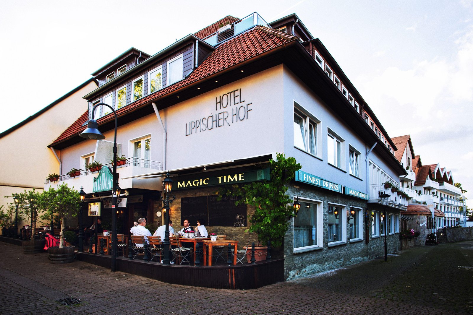 Der Lippische Hof, at the table