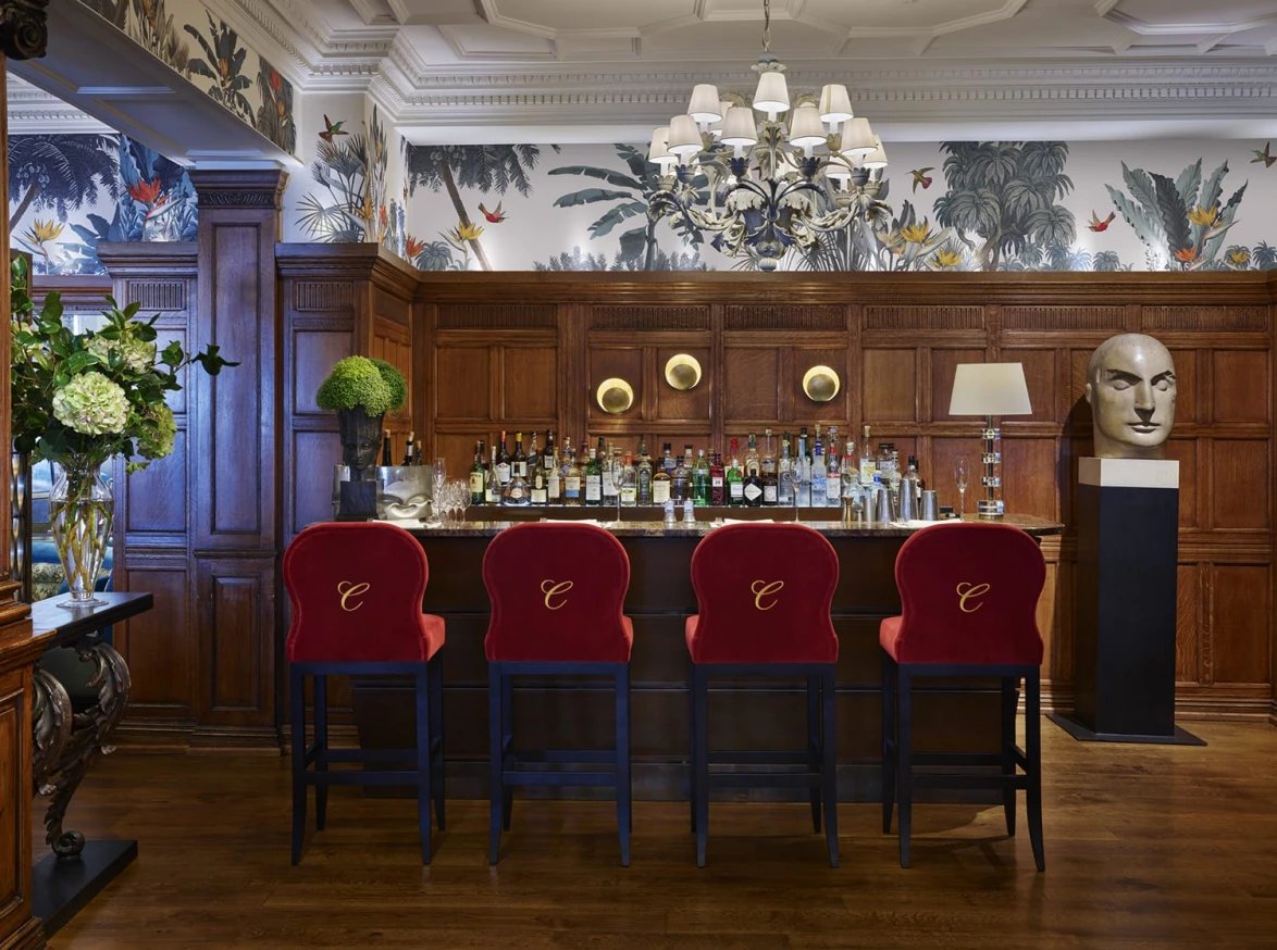 Brown's Hotel, at the table