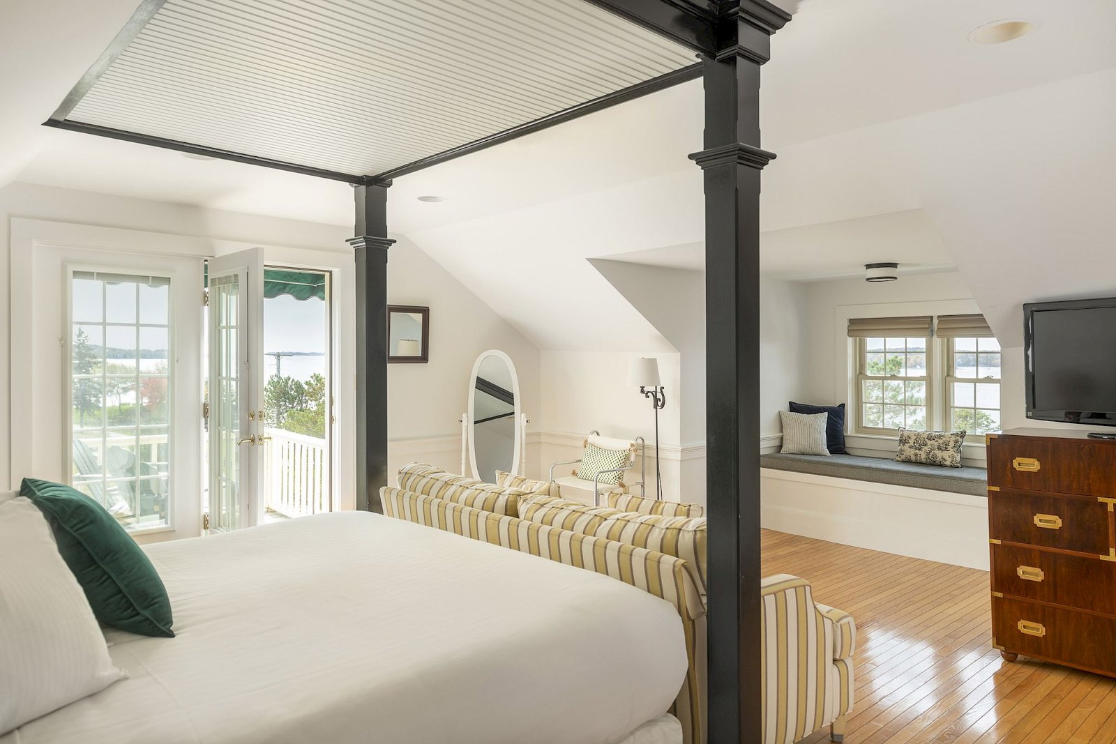Spruce Point Inn Resort & Spa