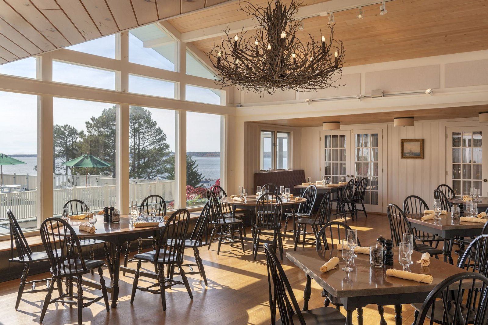 Spruce Point Inn Resort & Spa, at the table