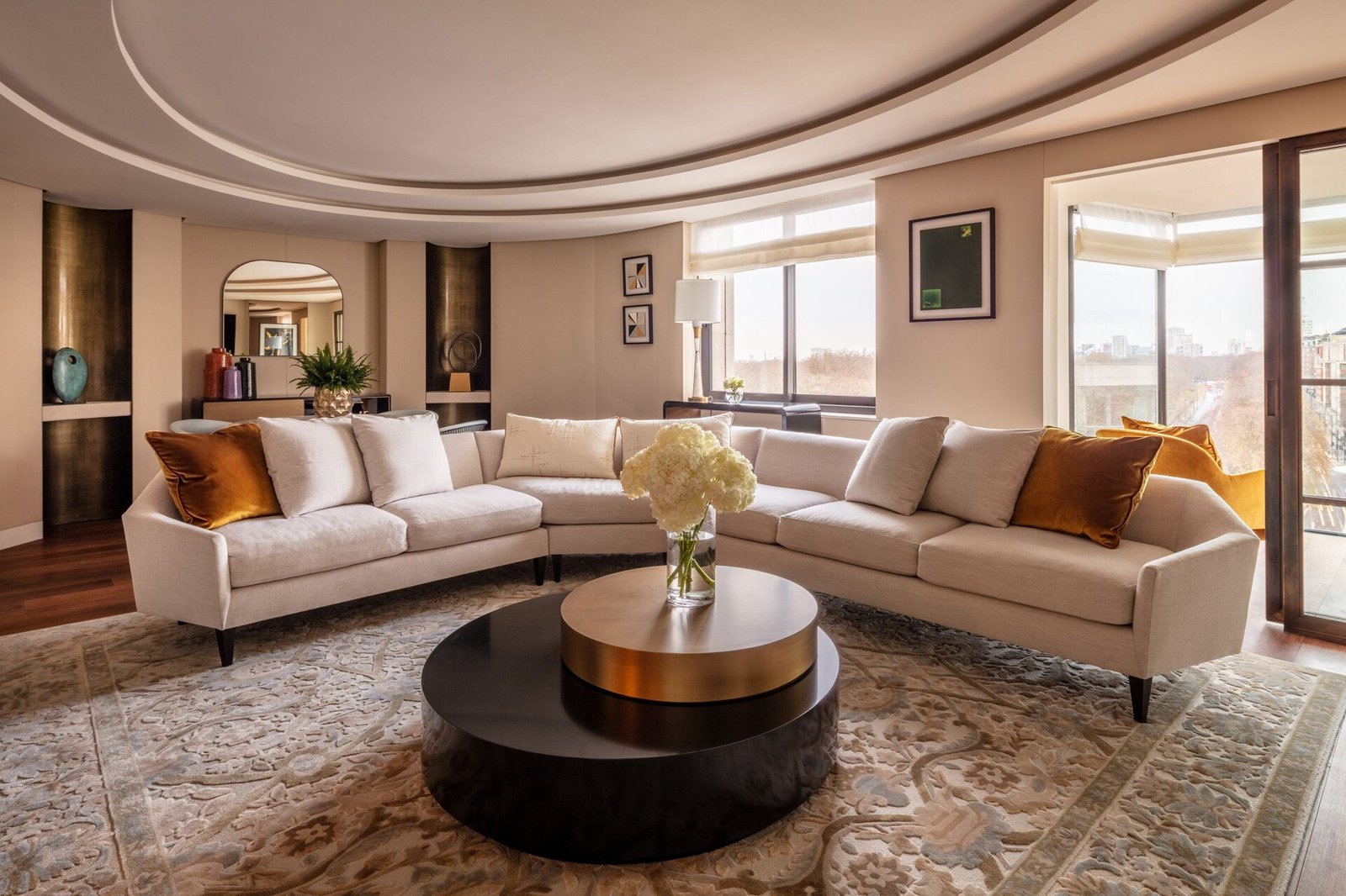 Four Seasons Hotel London at Park Lane — vibe