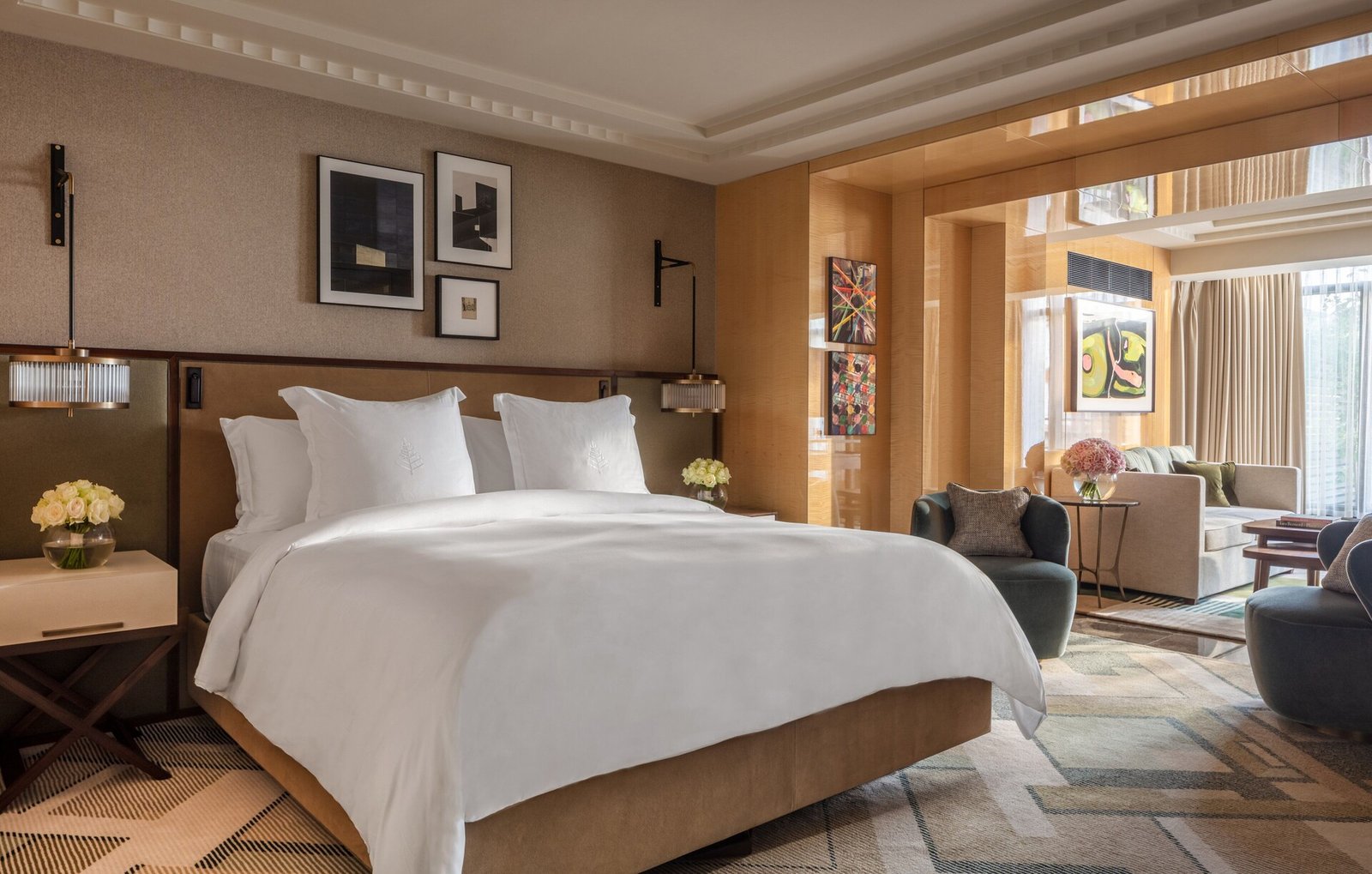 Four Seasons Hotel London at Park Lane — vibe