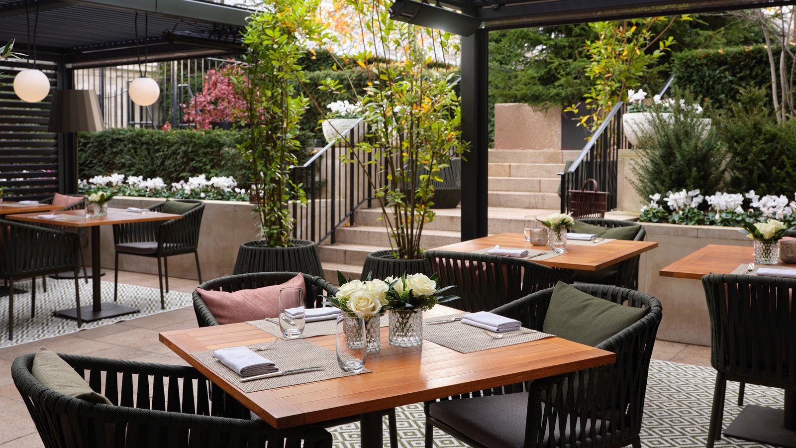Four Seasons Hotel London at Park Lane, at the table