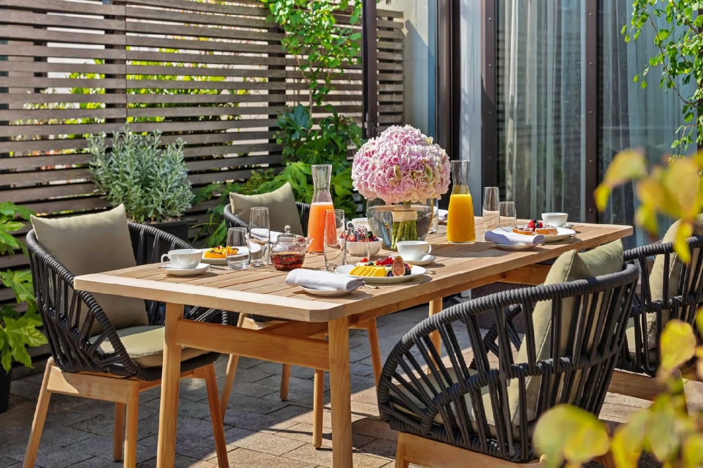 Four Seasons Hotel London at Park Lane, at the table