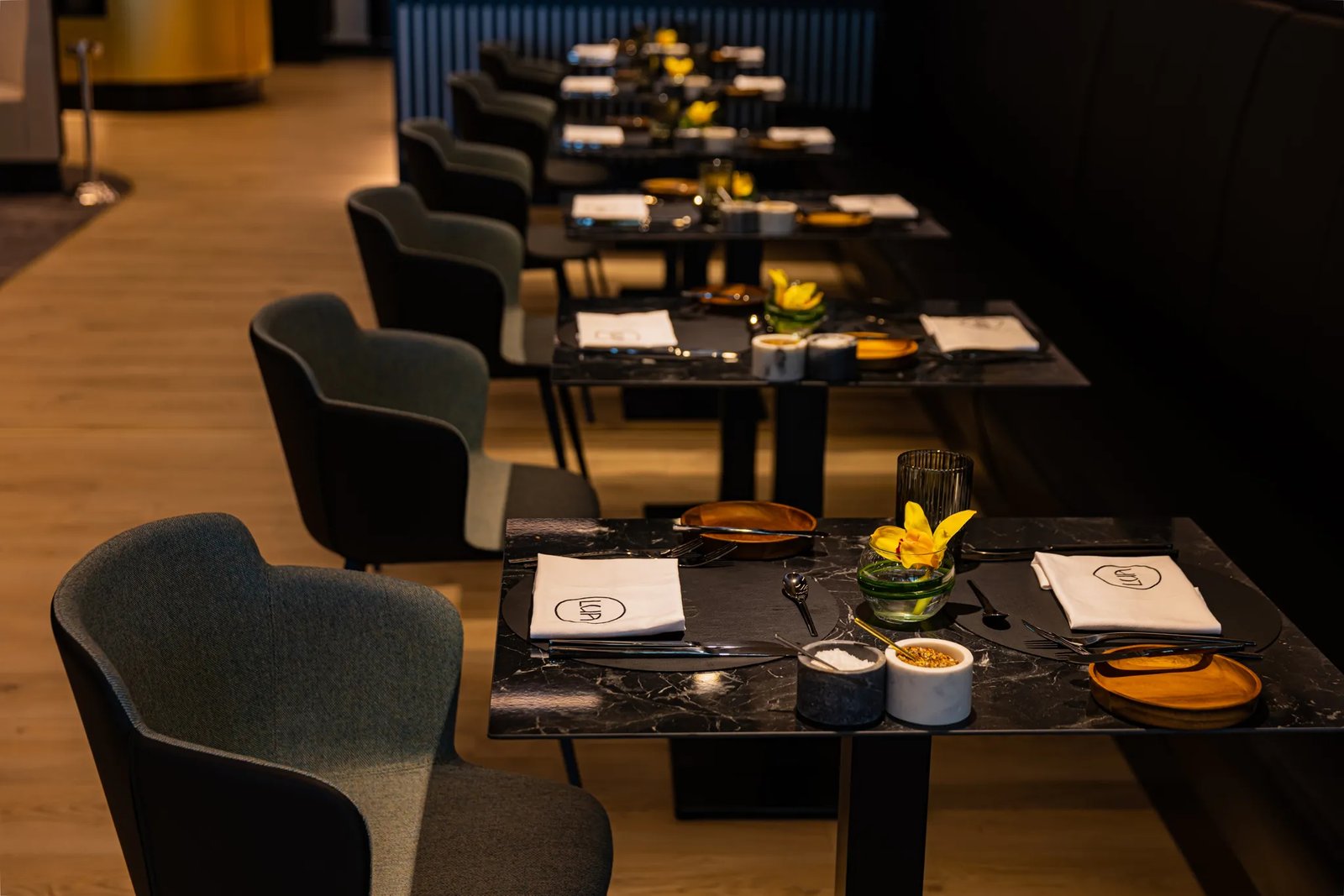 LUA Resort, noon restaurant & lounge