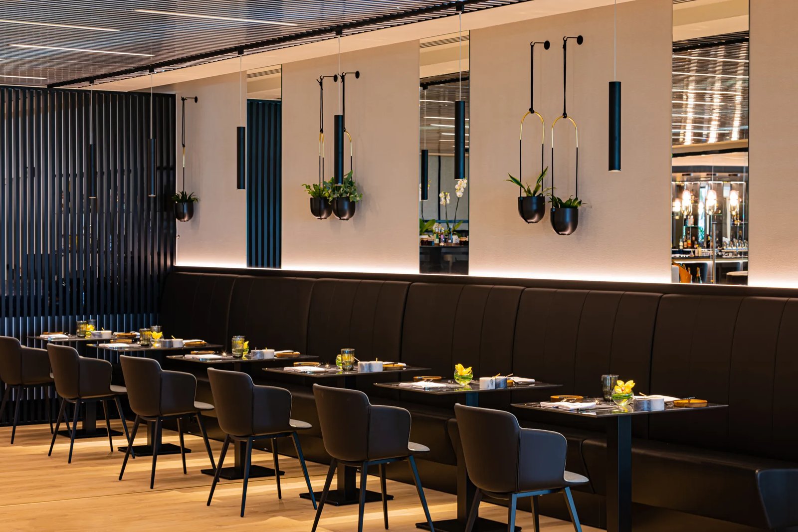 LUA Resort, noon restaurant & lounge