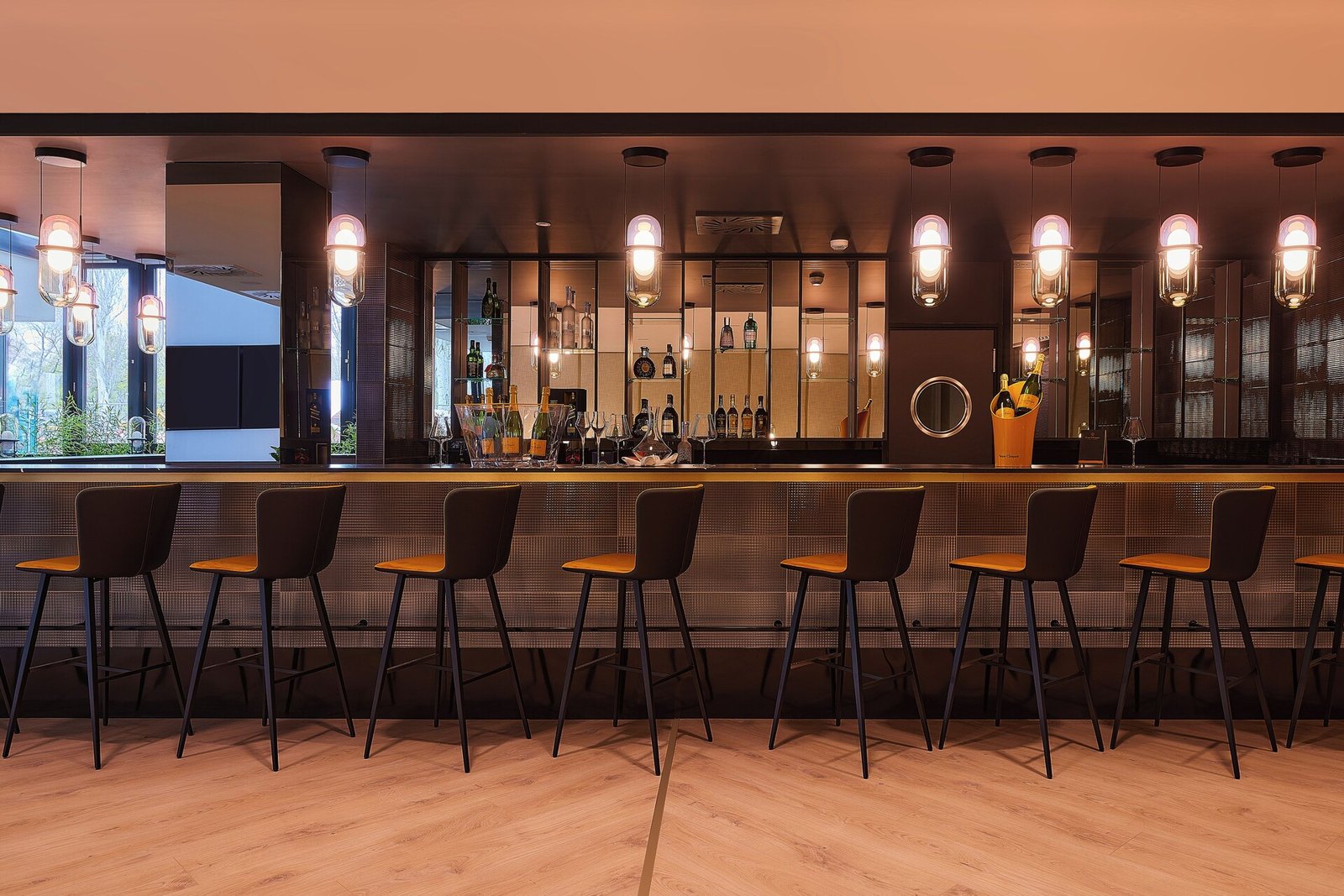 LUA Resort, noon bar