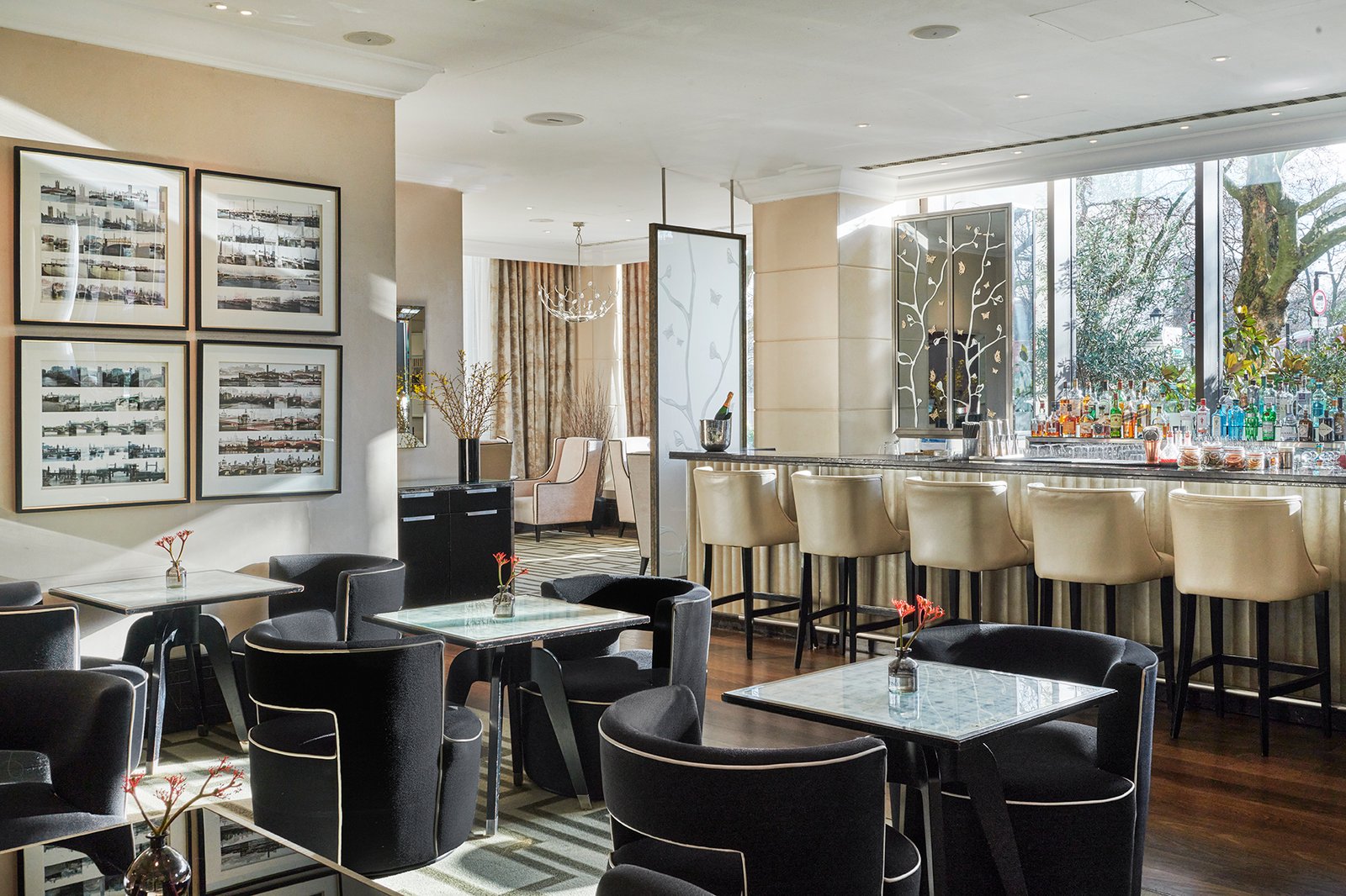 InterContinental London Park Lane, at the table