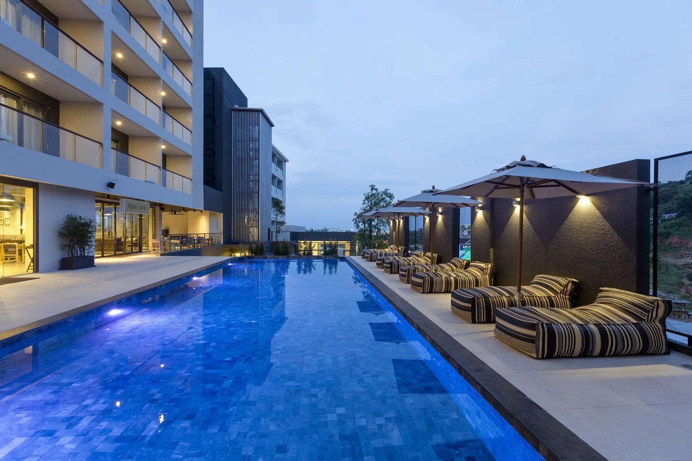 Hotel IKON Phuket, the pool