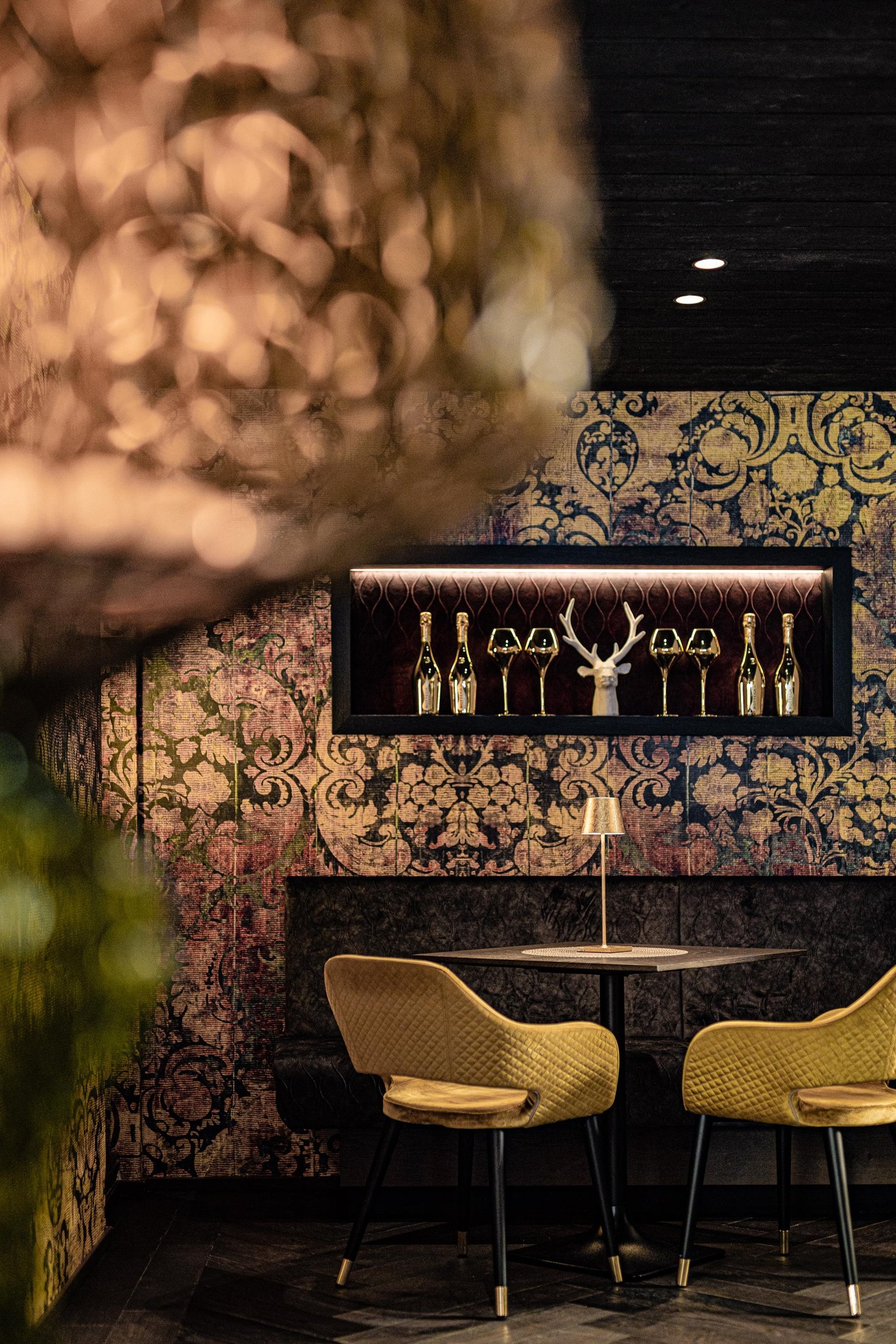 Alpin Garden Luxury Maison & Spa, the golden bar