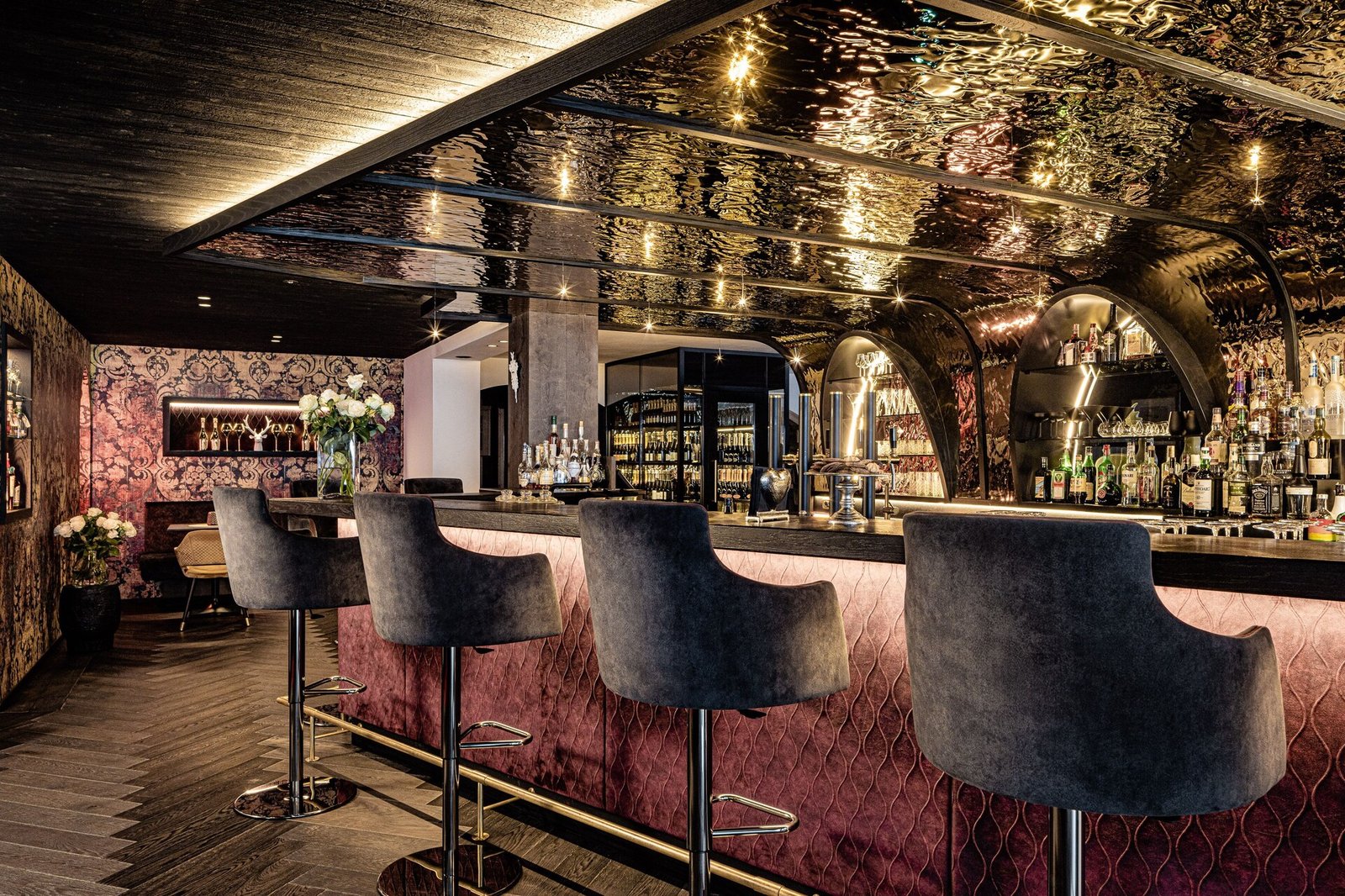 Alpin Garden Luxury Maison & Spa, the golden bar